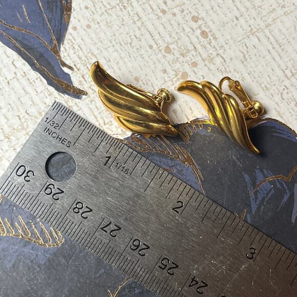 Vintage Designer Luxe Gold Wing Earrings by Napier - Picture 4 of 6